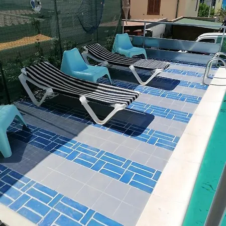 Apartment Seaside Marina Retreat: 2br With Pool & Beach Access