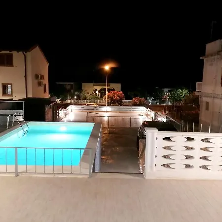 Apartment Seaside Marina Retreat: 2br With Pool & Beach Access