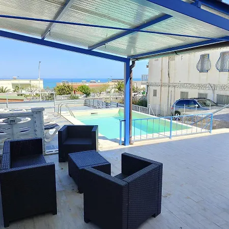 Apartment Seaside Marina Retreat: 2br With Pool & Beach Access