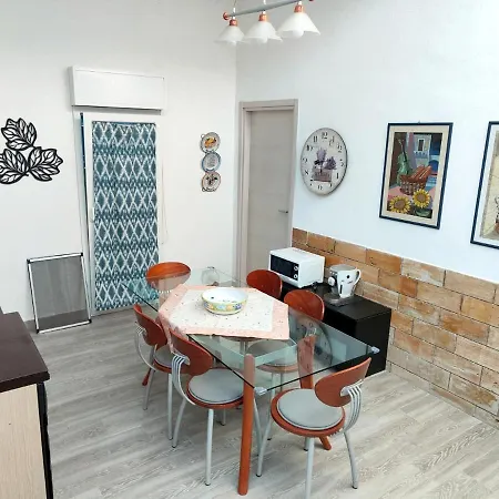 Seaside Marina Retreat: 2br With Pool & Beach Access